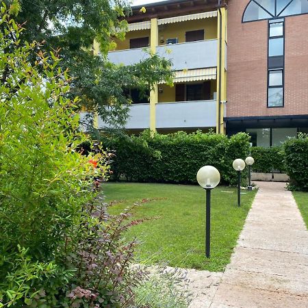 La Lanterna - Appartamenti In Residence Con Piscina Desenzano del Garda Kültér fotó