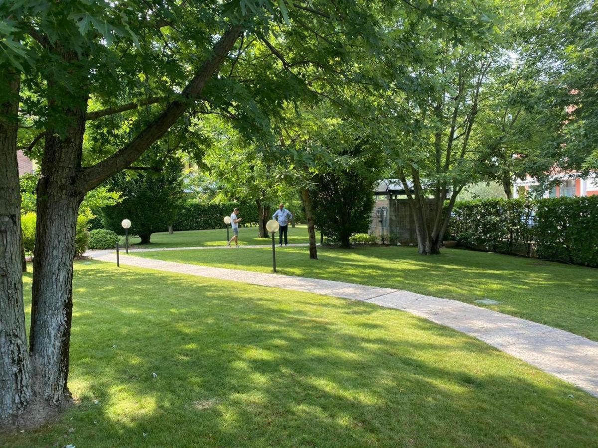 La Lanterna - Appartamenti In Residence Con Piscina Desenzano del Garda Kültér fotó