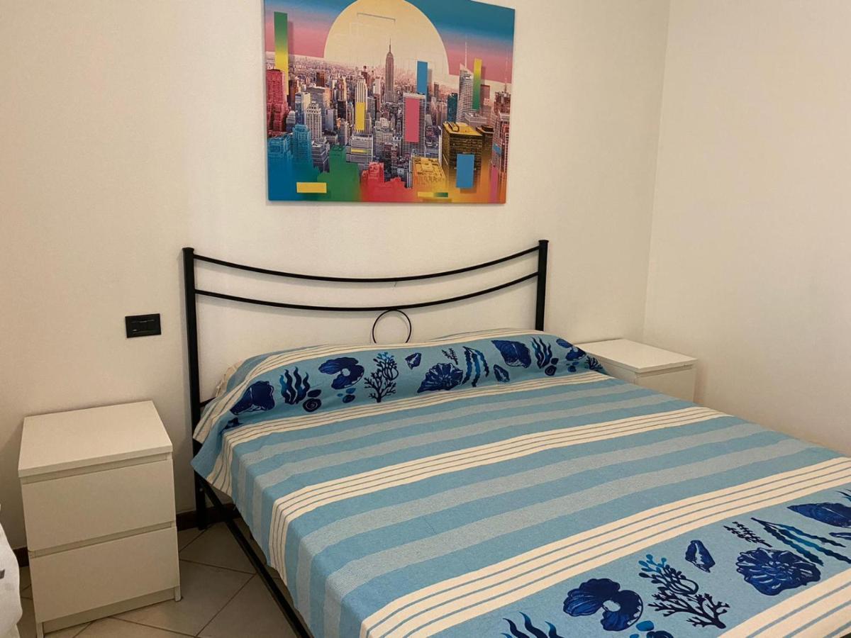 La Lanterna - Appartamenti In Residence Con Piscina Desenzano del Garda Kültér fotó