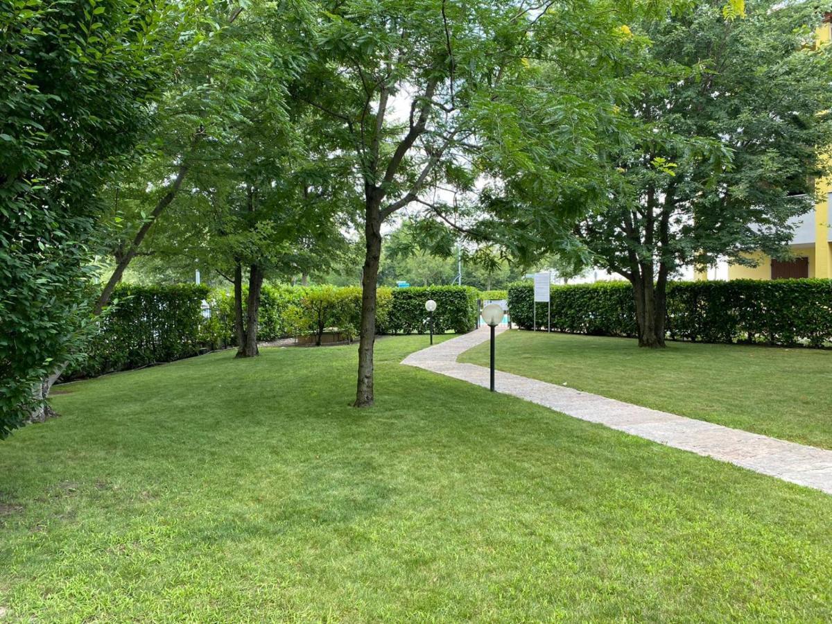La Lanterna - Appartamenti In Residence Con Piscina Desenzano del Garda Kültér fotó