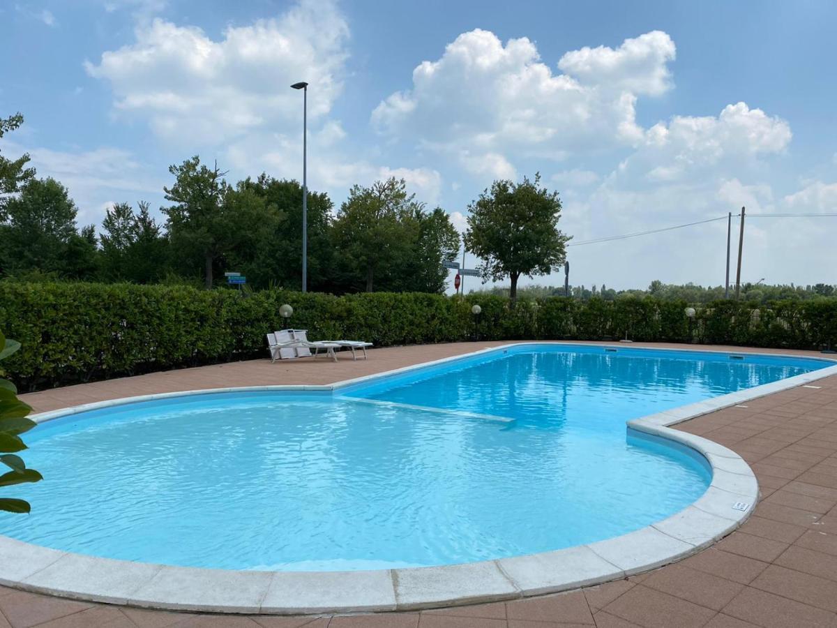 La Lanterna - Appartamenti In Residence Con Piscina Desenzano del Garda Kültér fotó
