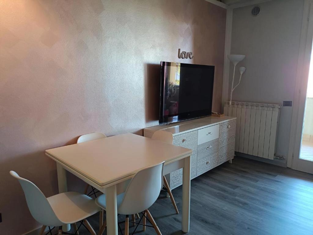 La Lanterna - Appartamenti In Residence Con Piscina Desenzano del Garda Kültér fotó